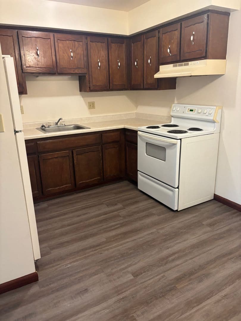 Plymouth Apartment: 911 Fairview Drive