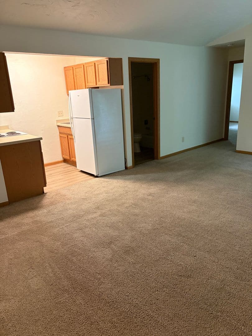 Madison Apartment: 1109 MacArthur Road