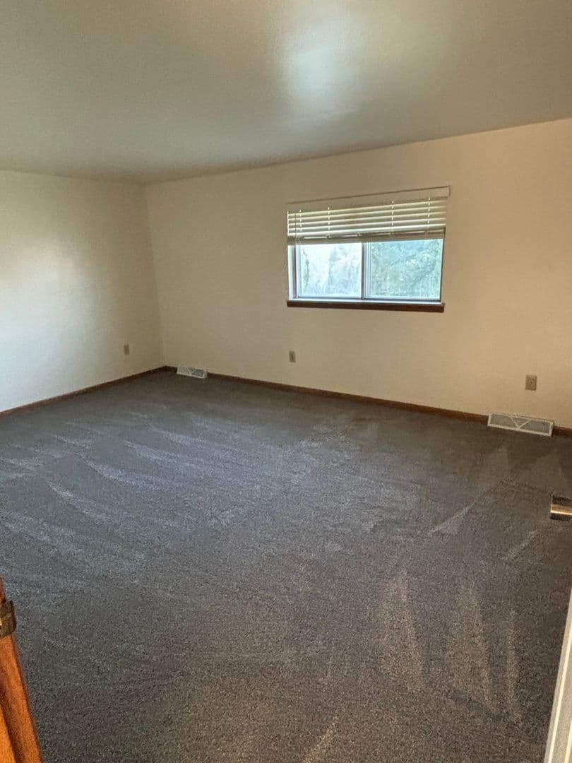 Horicon Apartment: 1022 Main St