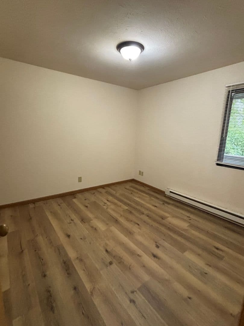Madison Apartment: 1121 MacArthur Road