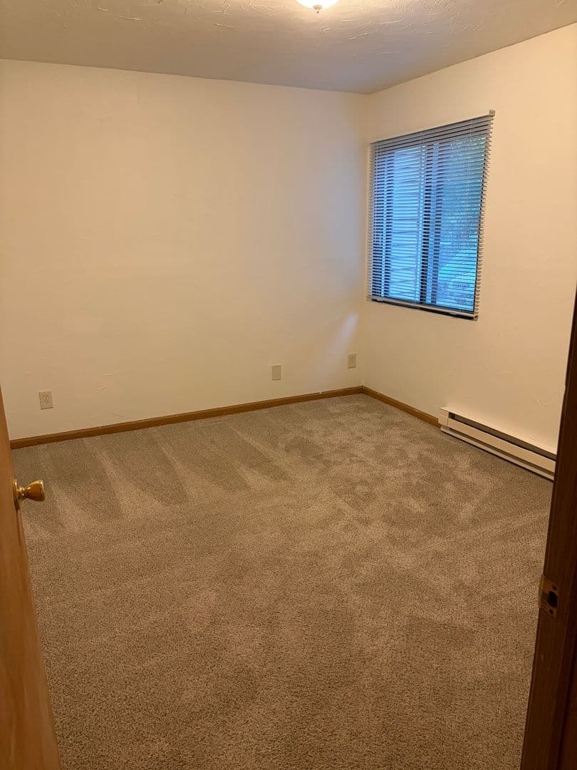 Madison Apartment: 1101 MacArthur Road