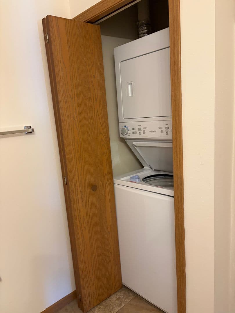 Ixonia Apartment: W1087 Lewis Lane