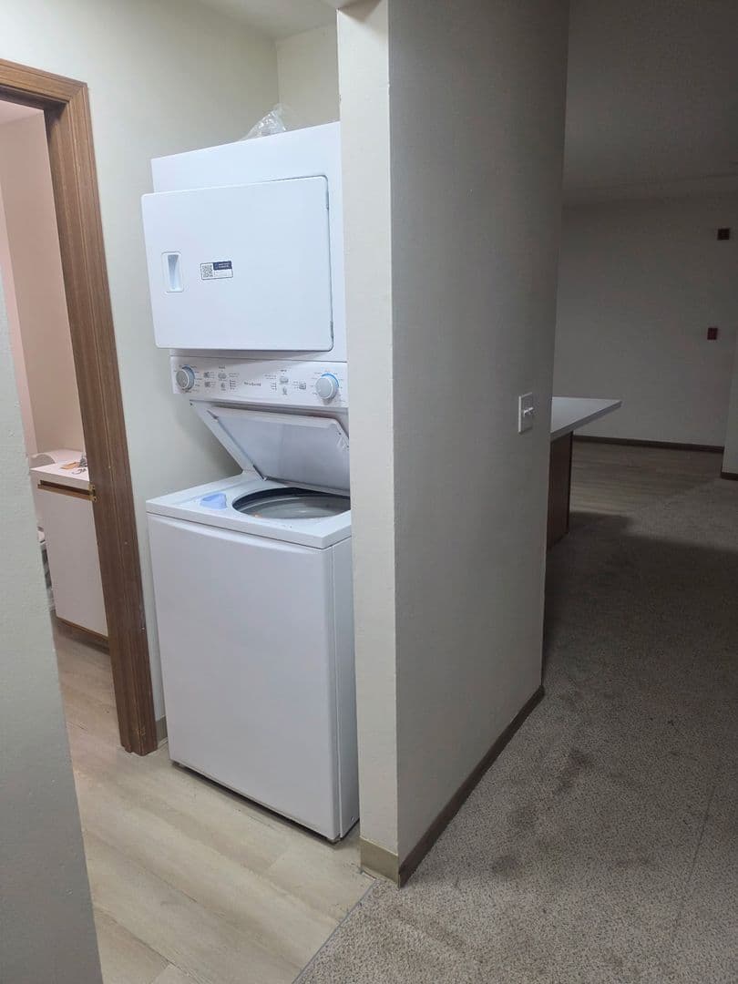 Elkhorn Apartment: 37 West Street