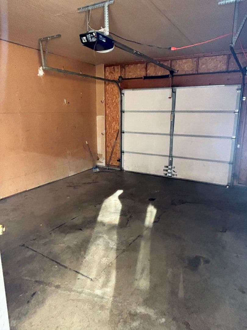 Horicon Apartment: 1022 Main St