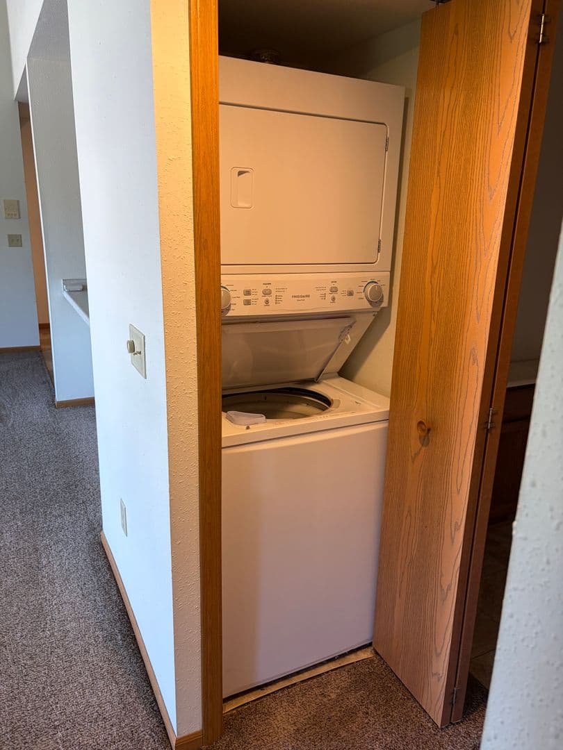 Ixonia Apartment: W1085 Lewis Lane