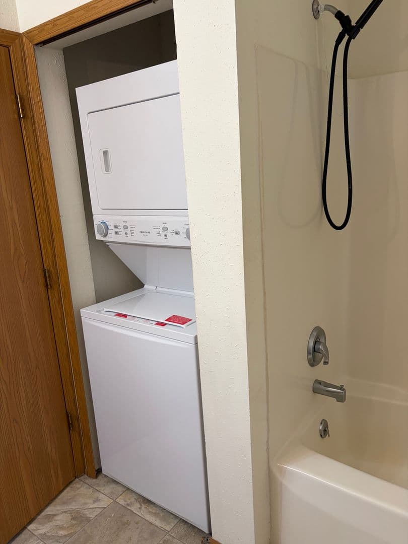 Ixonia Apartment: W1085 Lewis Lane