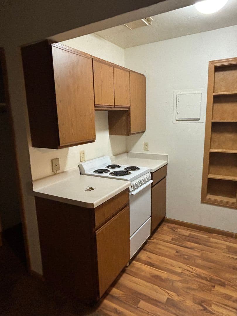 Madison Apartment: 1121 MacArthur Road