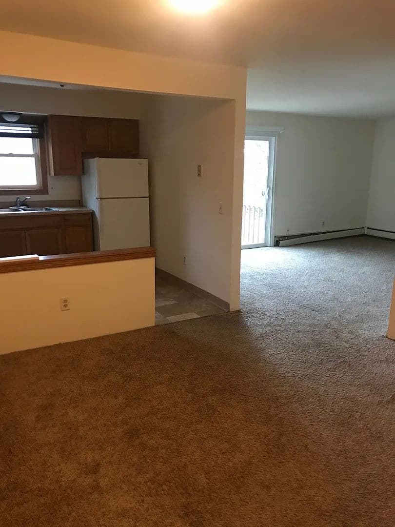 Markesan Apartment: 555 W John St.