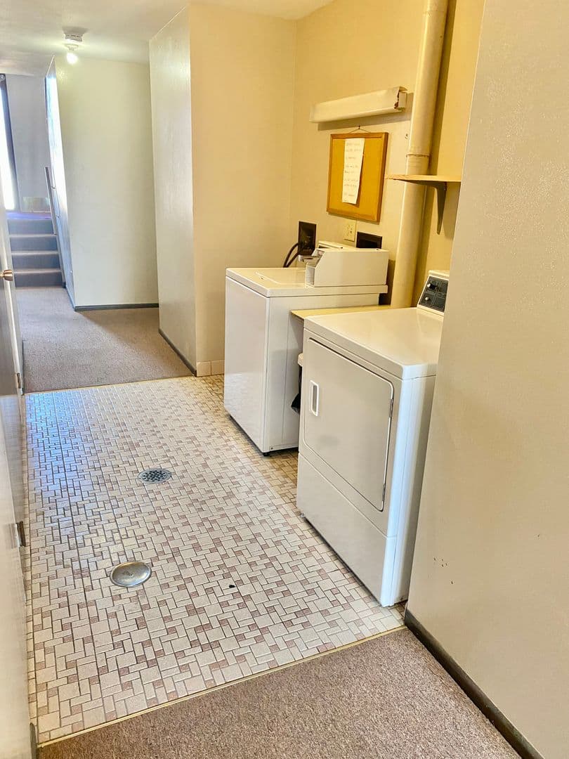 Marshall Apartment: 424 Farnham Street
