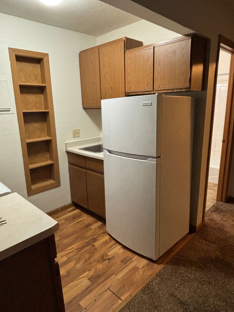 Madison Apartment: 1121 MacArthur Road