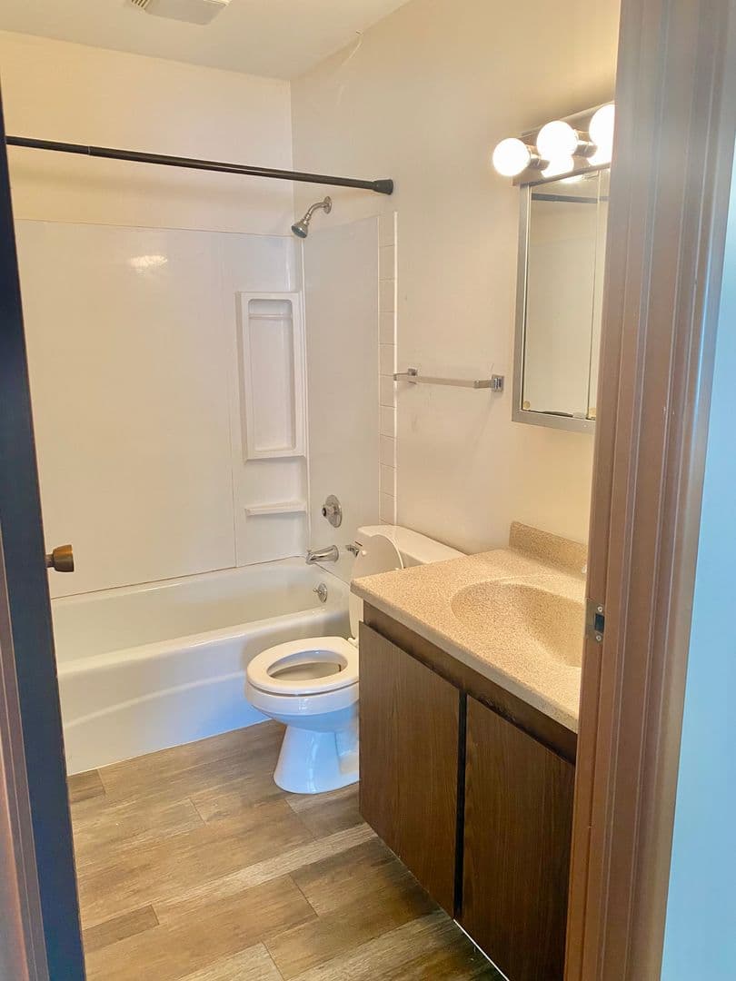 Marshall Apartment: 424 Farnham Street