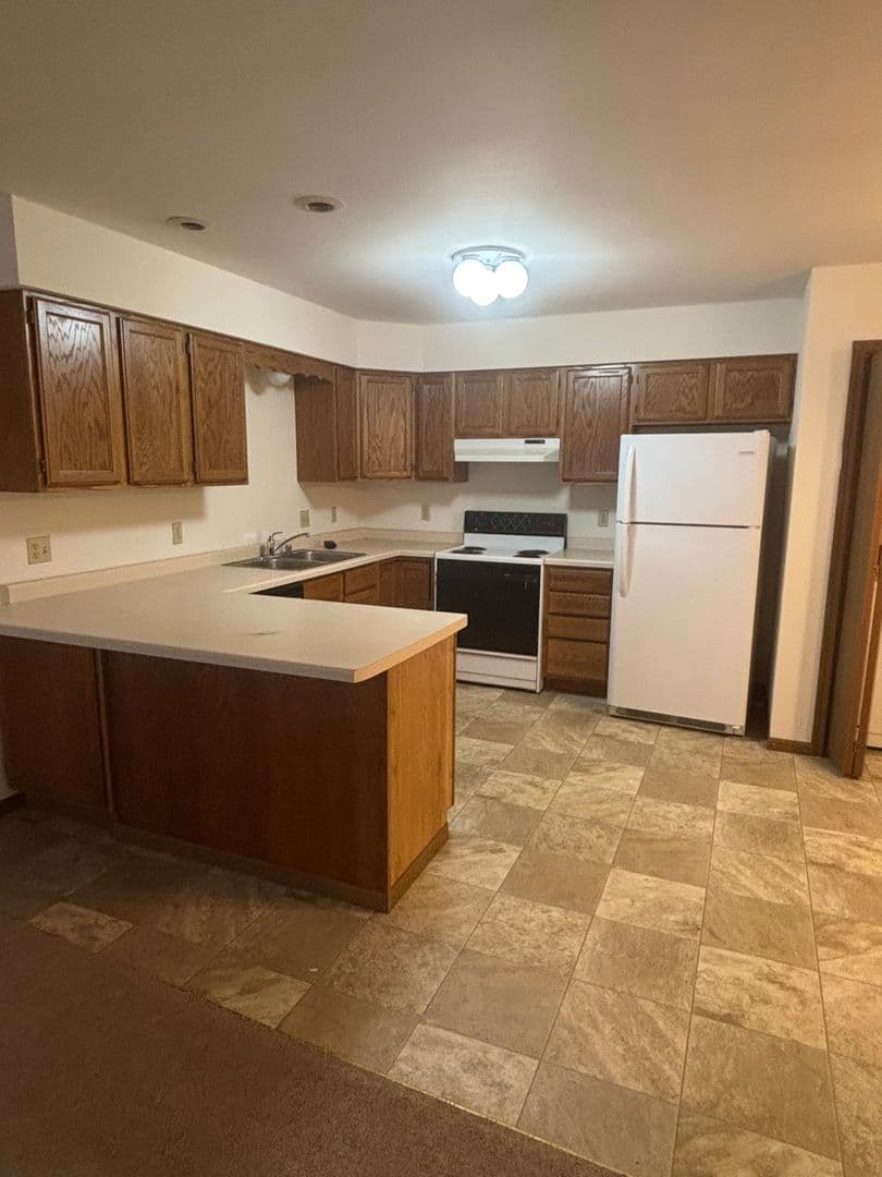 Lake Mills Apartment: 325 Prairie Avenue