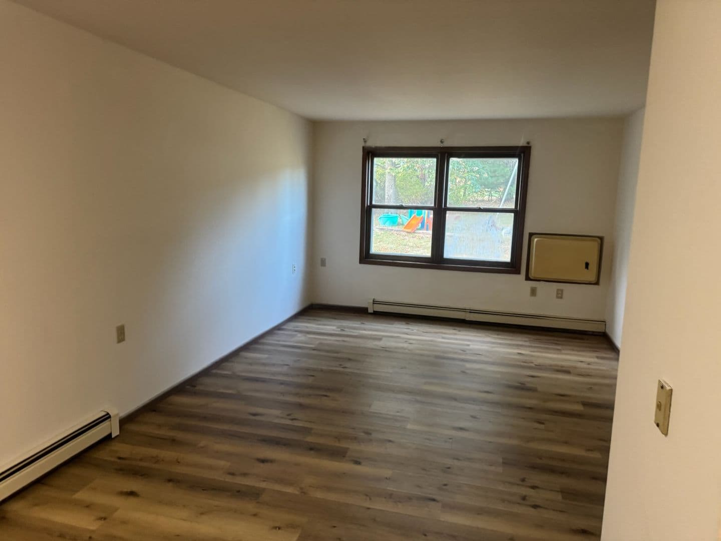 Camp Douglas Apartment: 789 Nelson Valley