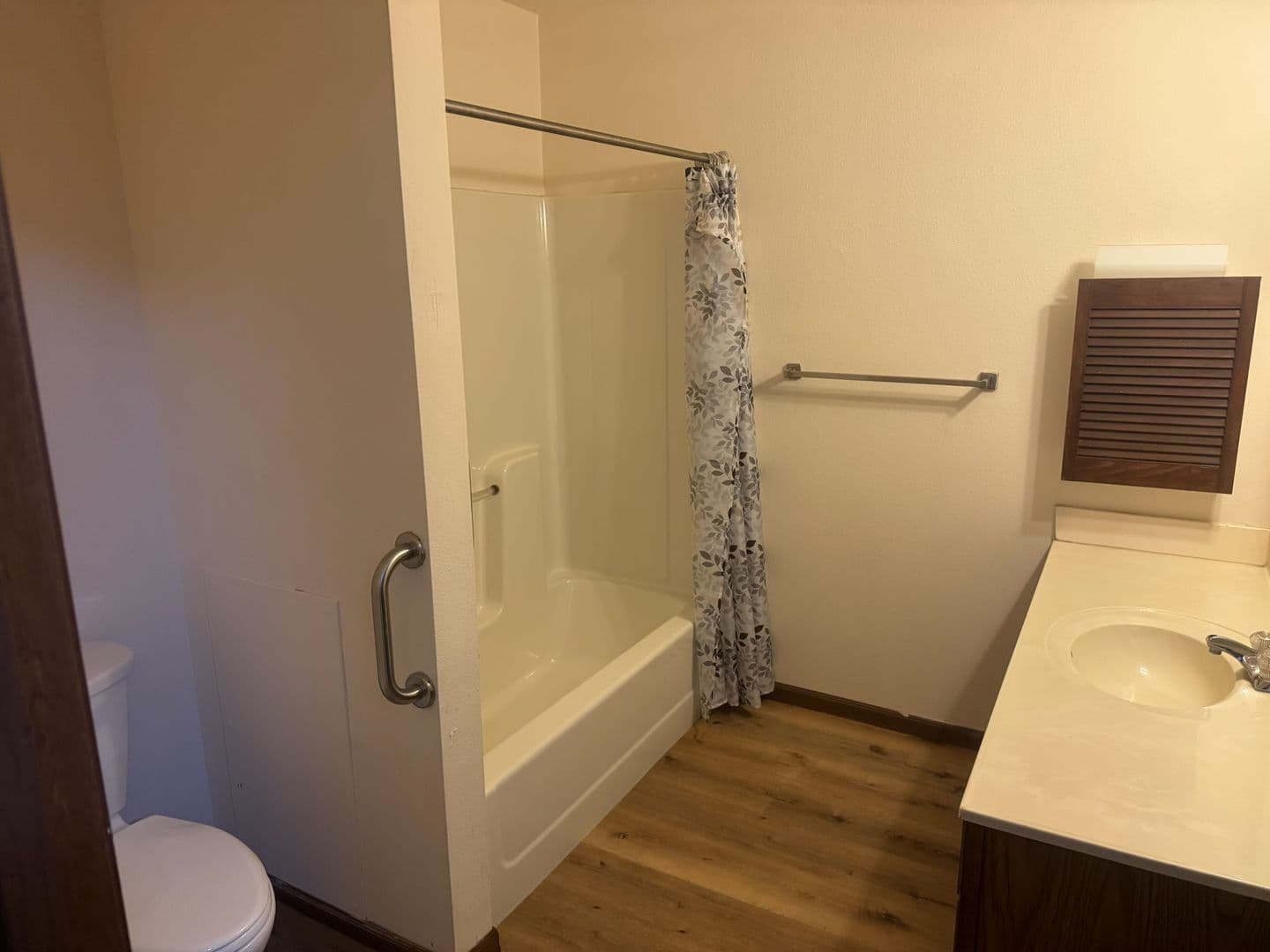 Camp Douglas Apartment: 789 Nelson Valley