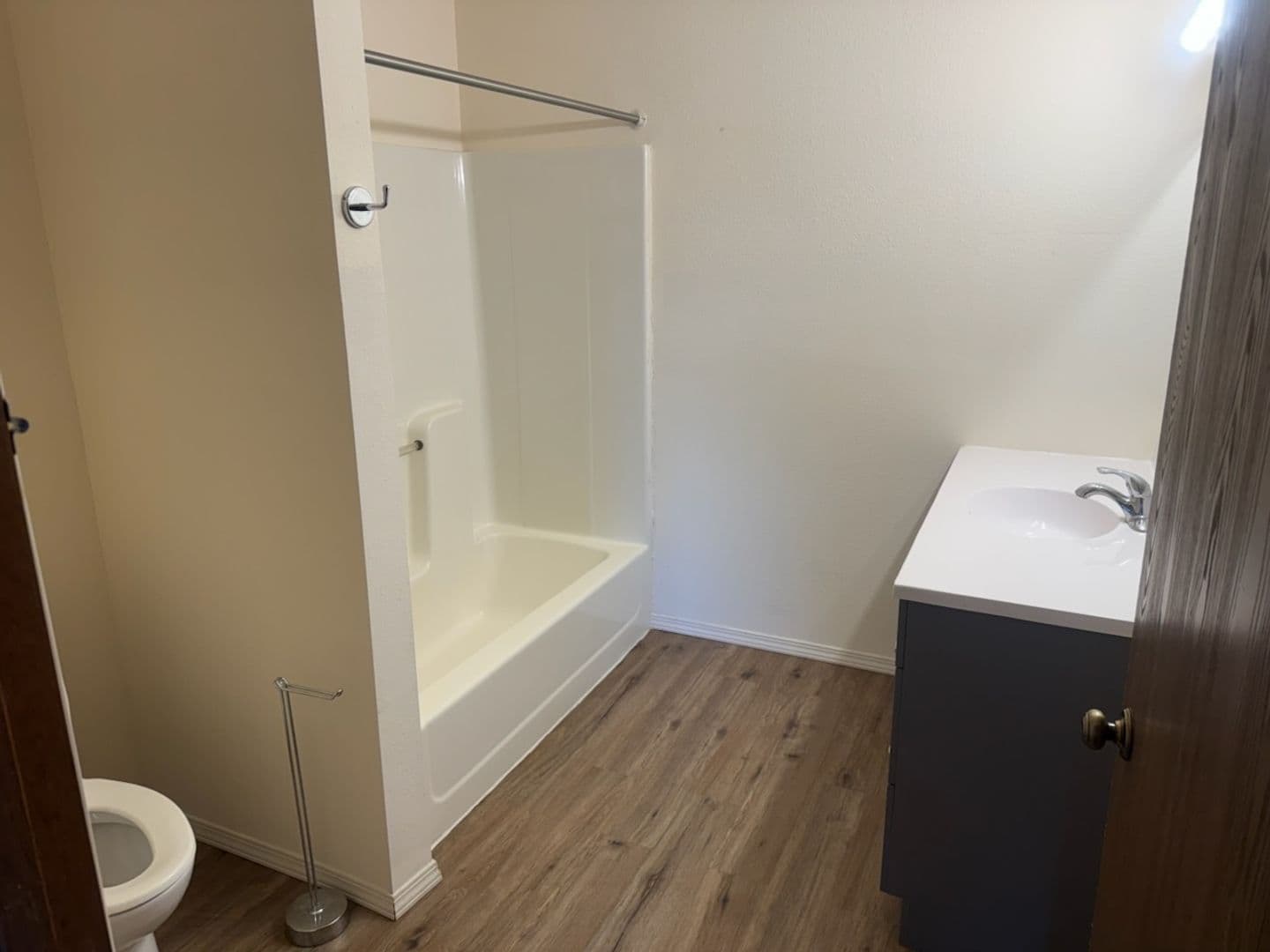 Camp Douglas Apartment: 789 Nelson Valley
