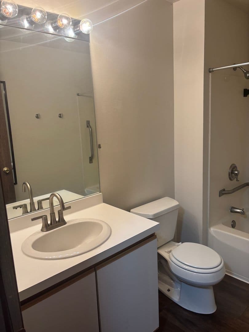 Elkhorn Apartment: 37 West Street