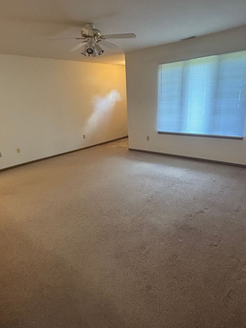 Lake Mills Apartment: 325 Prairie Avenue