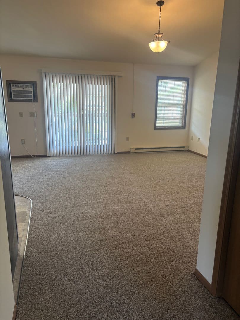 Jefferson Apartment: 719/721 W Racine Street