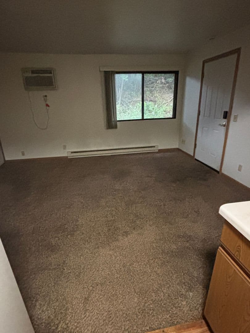 Madison Apartment: 1121 MacArthur Road