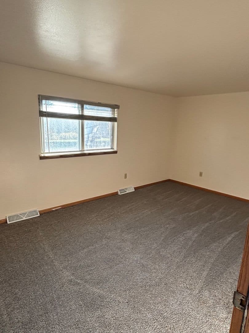 Horicon Apartment: 1022 Main St