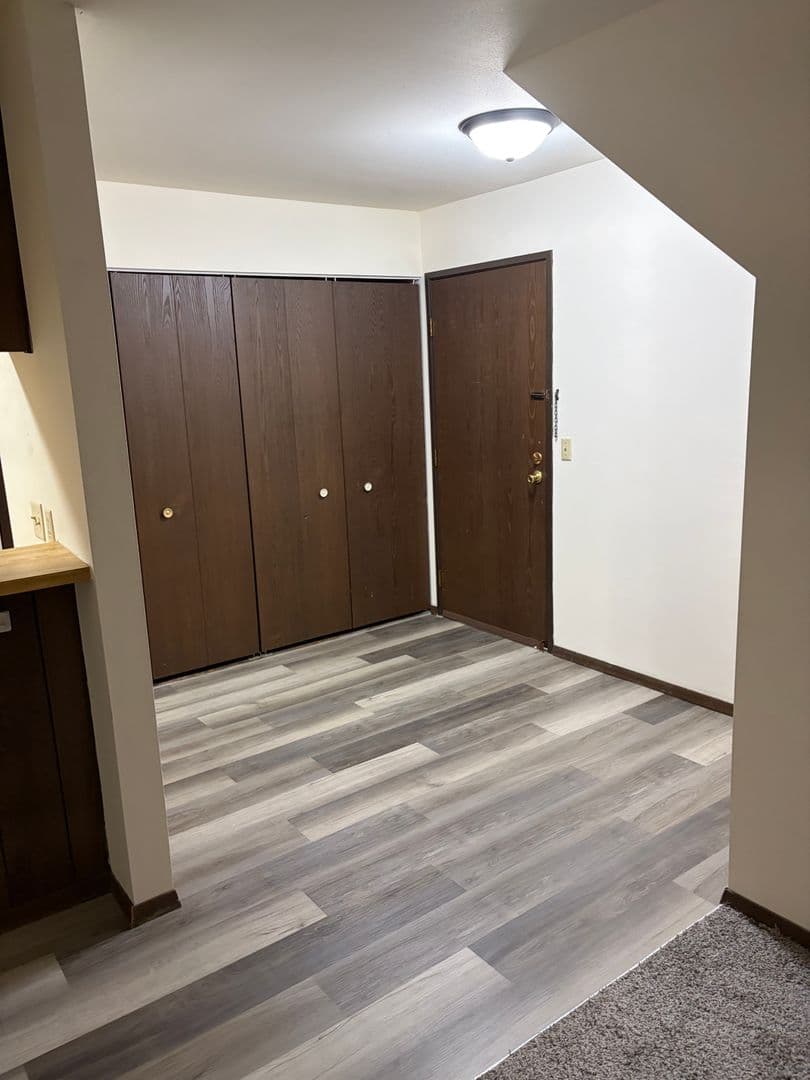 Hartford Apartment: 827 Evergreen Dr.