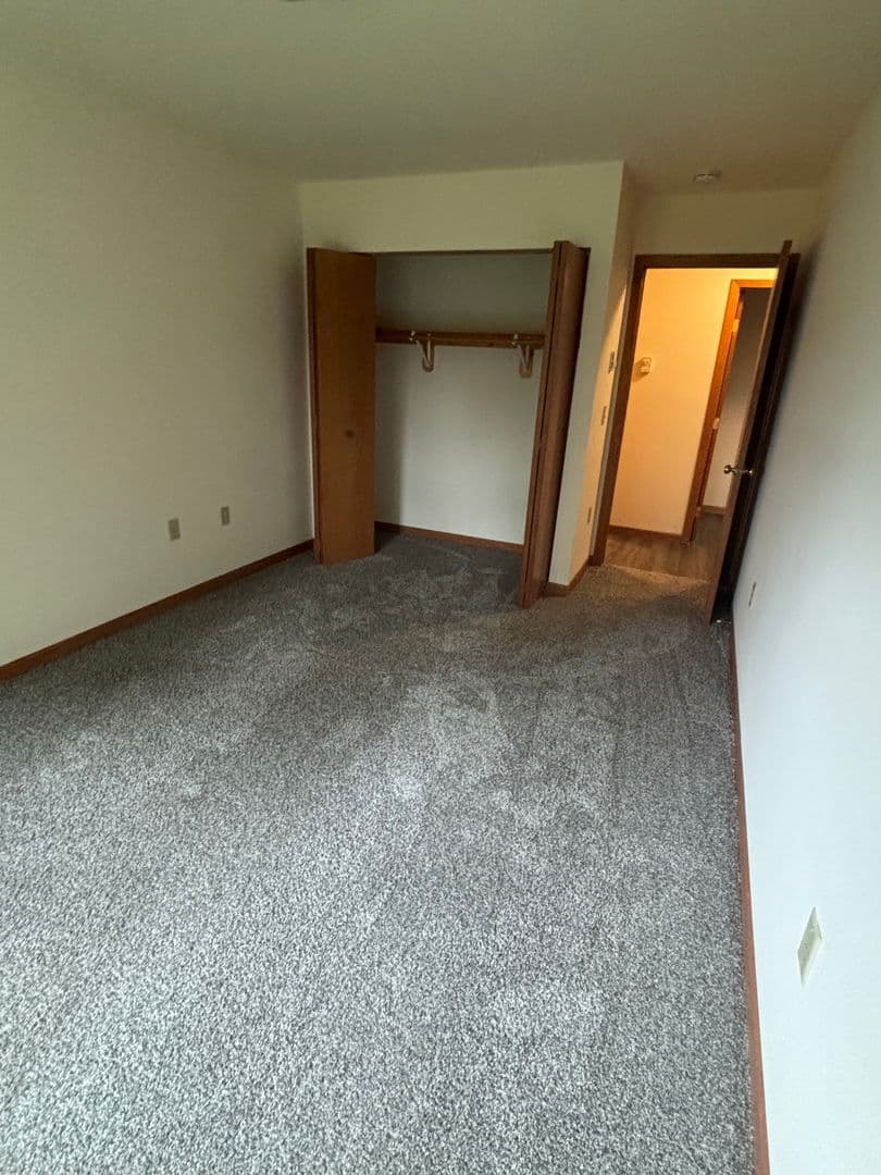 Mt Horeb Apartment: 202 North Brookwood Dr - 202