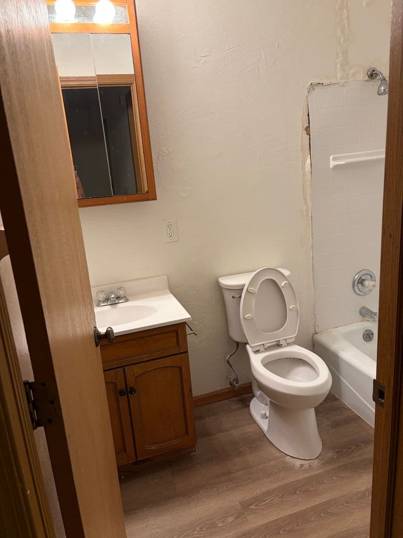 Madison Apartment: 1105 MacArthur Road
