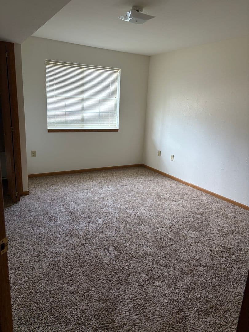 Ixonia Apartment: W1085 Lewis Lane