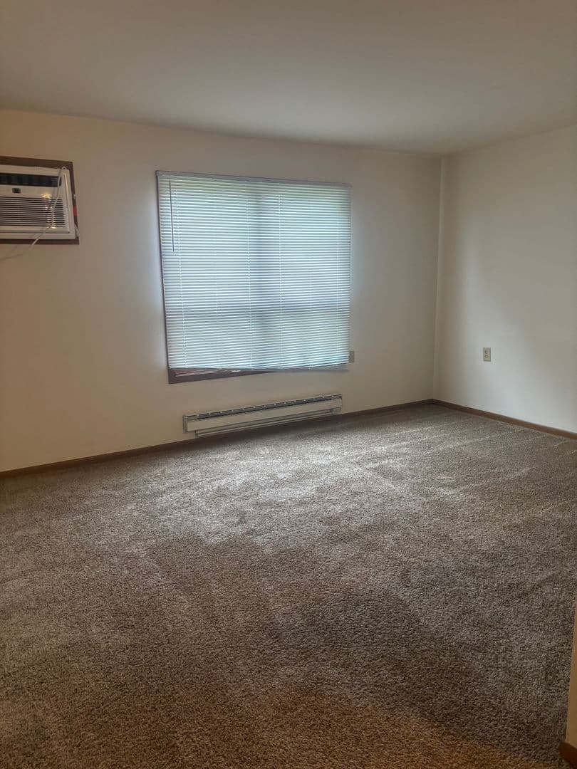 Mt Horeb Apartment: 202 North Brookwood Dr - 202