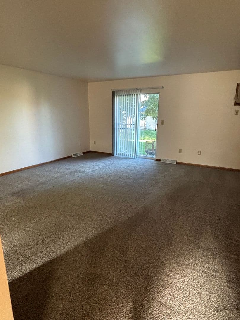 Horicon Apartment: 1022 Main St