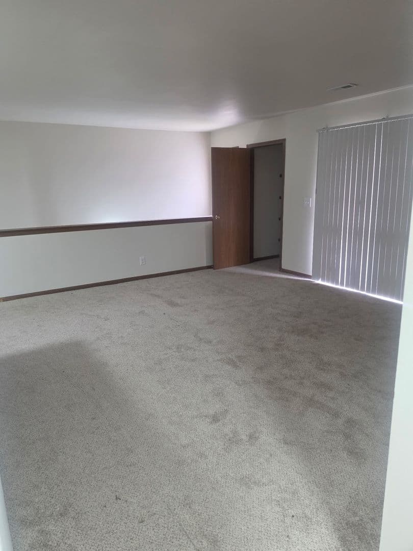 Elkhorn Apartment: 37 West Street