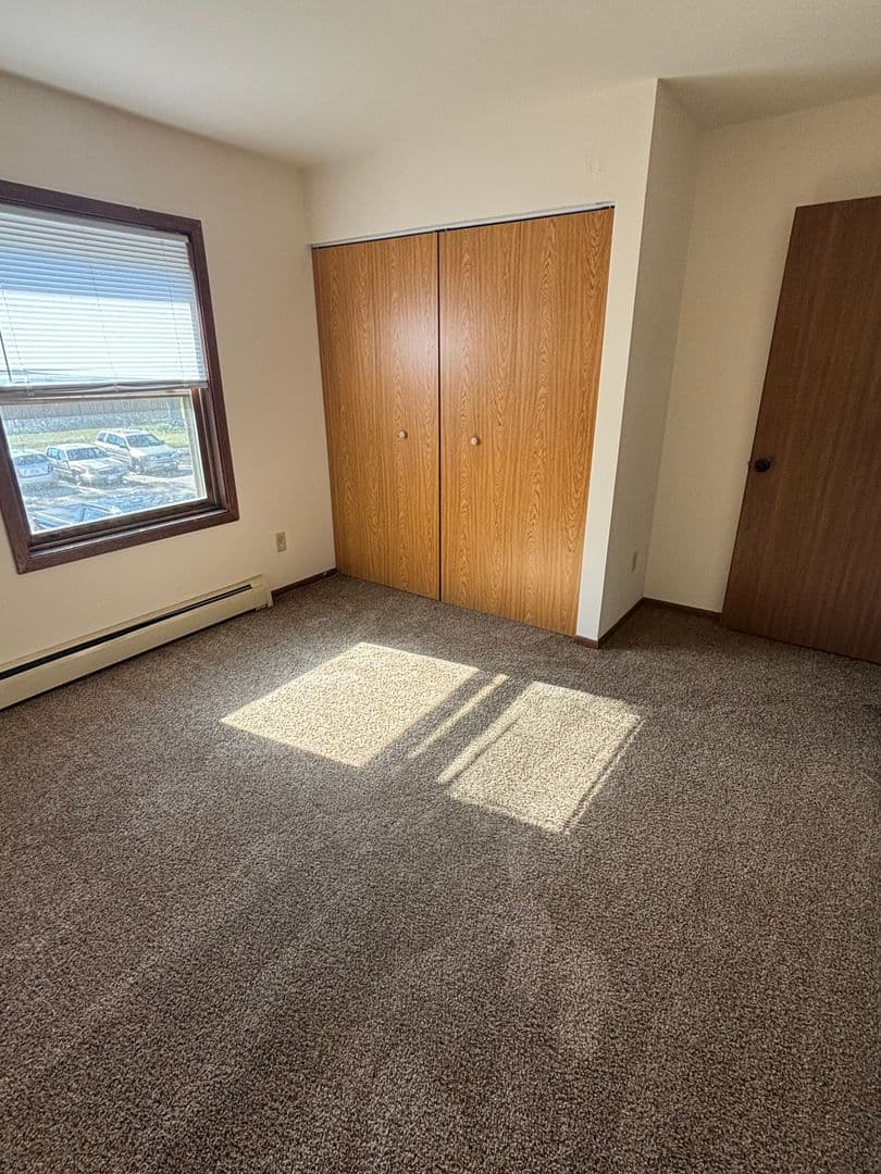 Fox Lake Apartment: 202 Booth St.