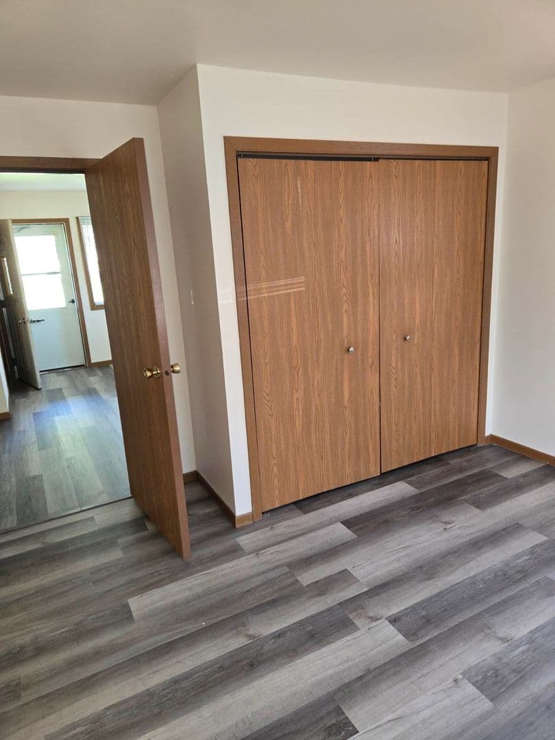 Ripon Apartment: 419 Pacific St.