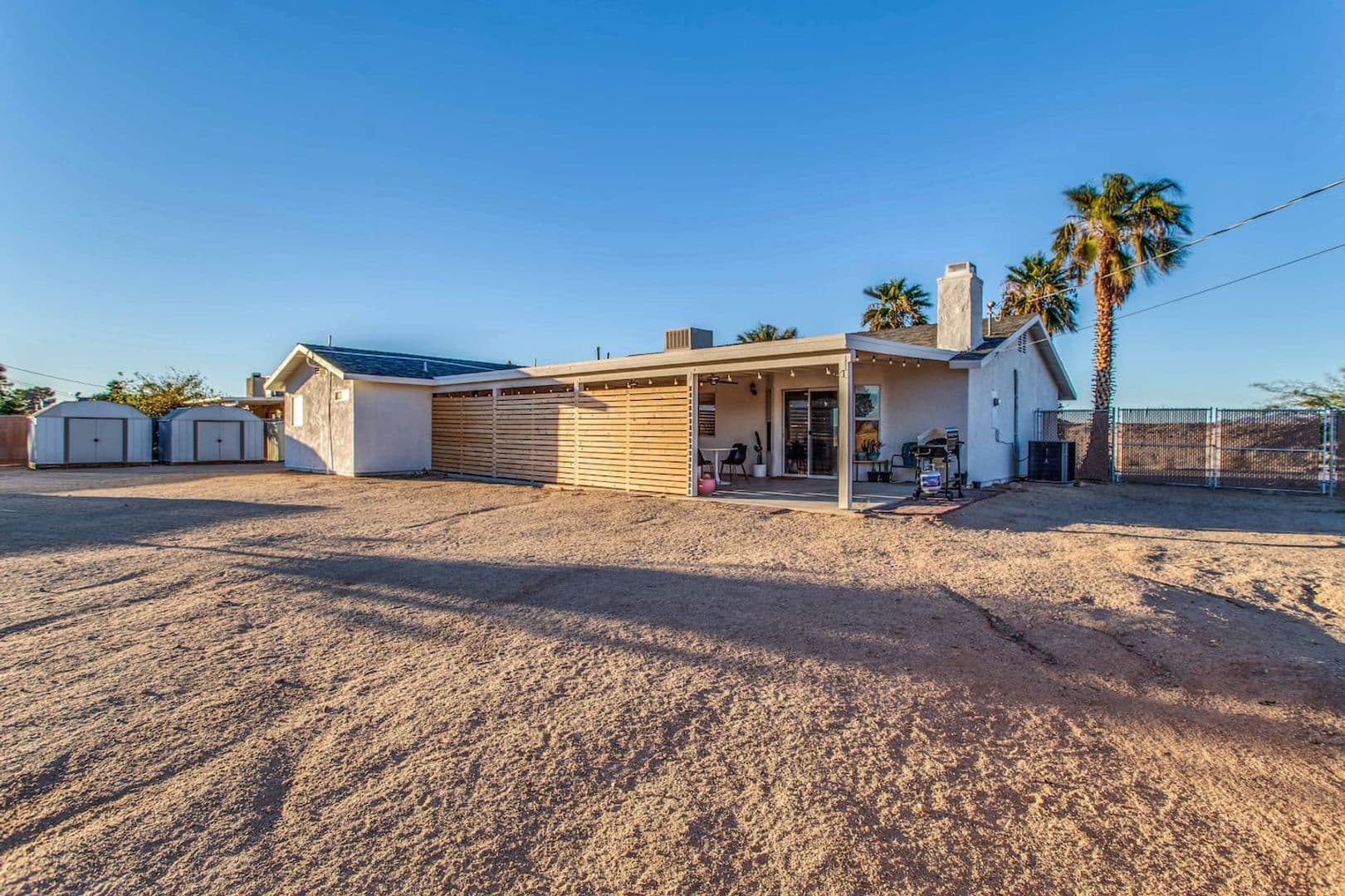 Twentynine Palms House: 75051 Saddlehorn Road
