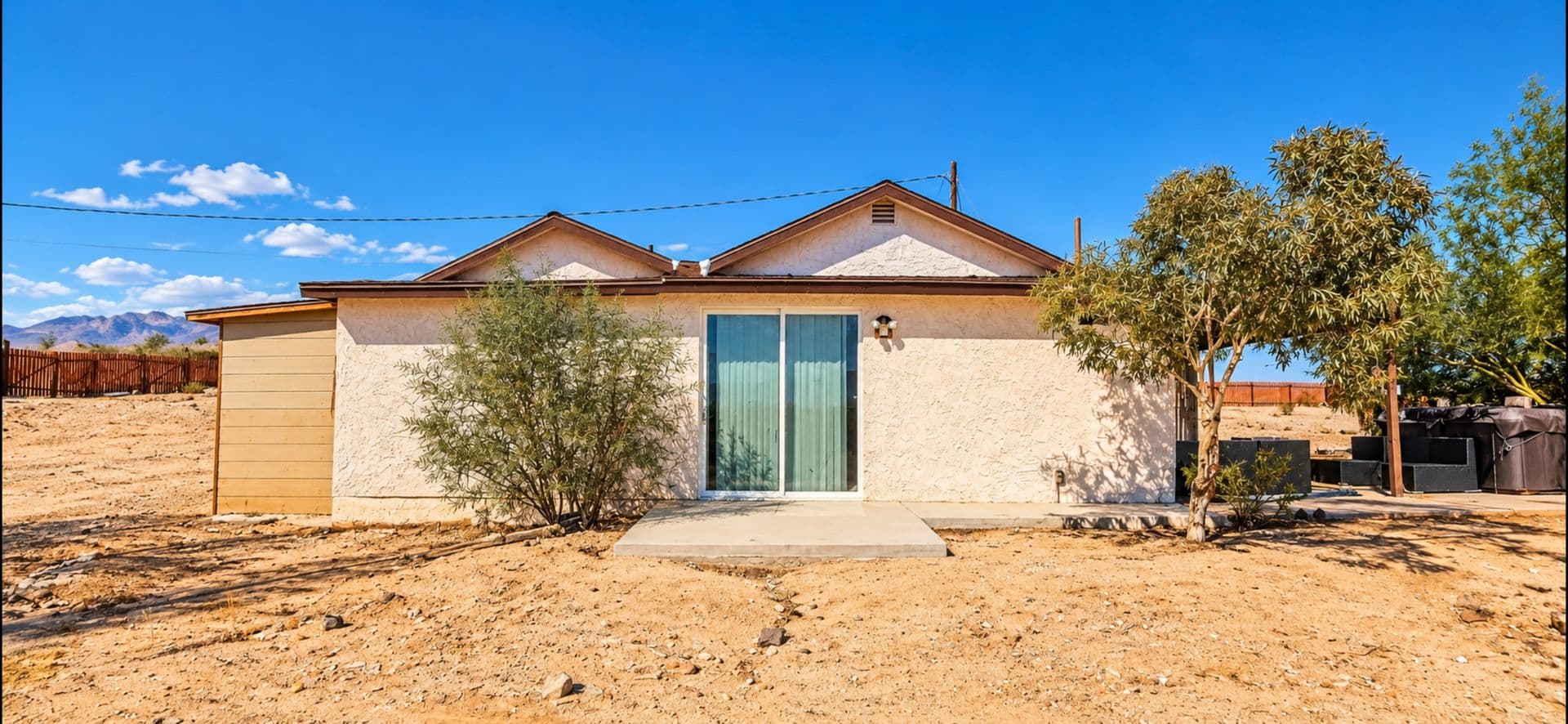 Twentynine Palms House: 2300 Bullion Mtn Rd.    (0528)