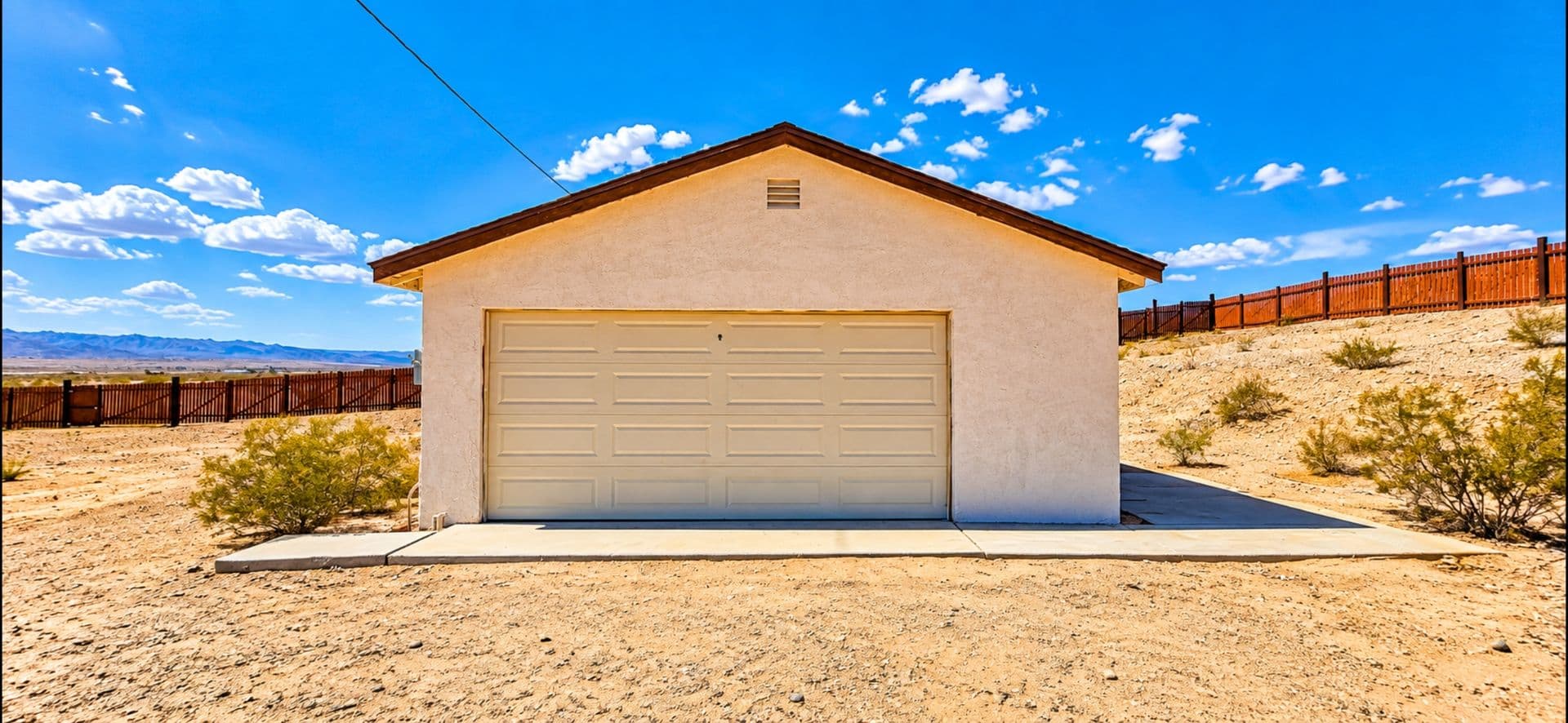 Twentynine Palms House: 2300 Bullion Mtn Rd.    (0528)