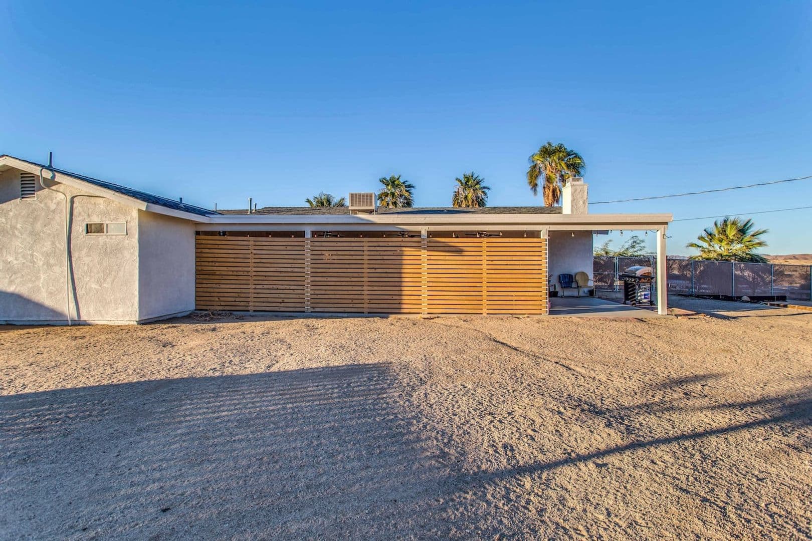 Twentynine Palms House: 75051 Saddlehorn Road