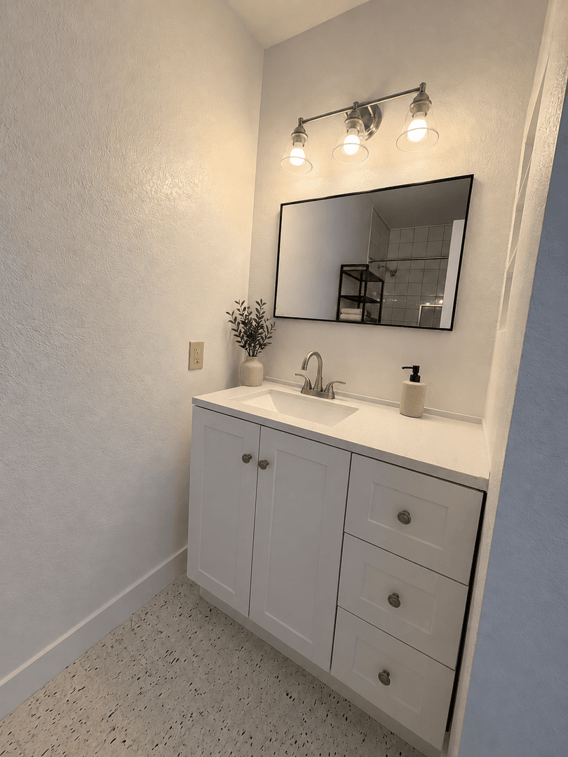 Twentynine Palms House: 71810 El Paseo Dr.