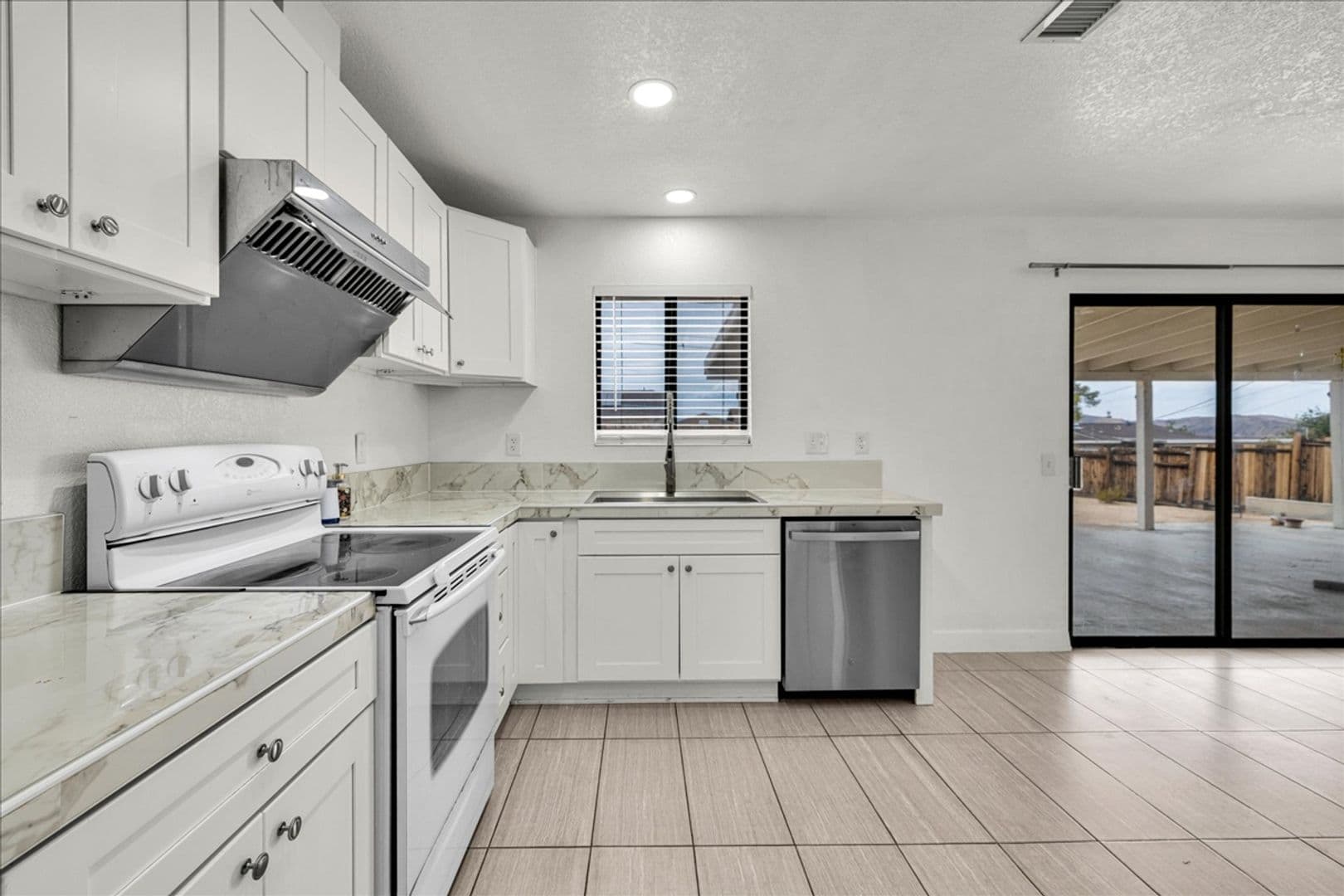 Twentynine Palms House: 6776 Quail Spring Ave