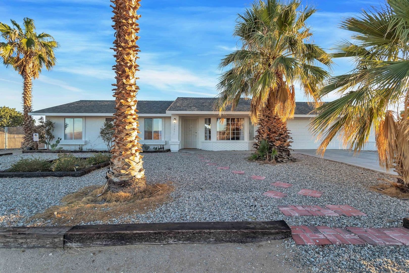Twentynine Palms House: 75051 Saddlehorn Road