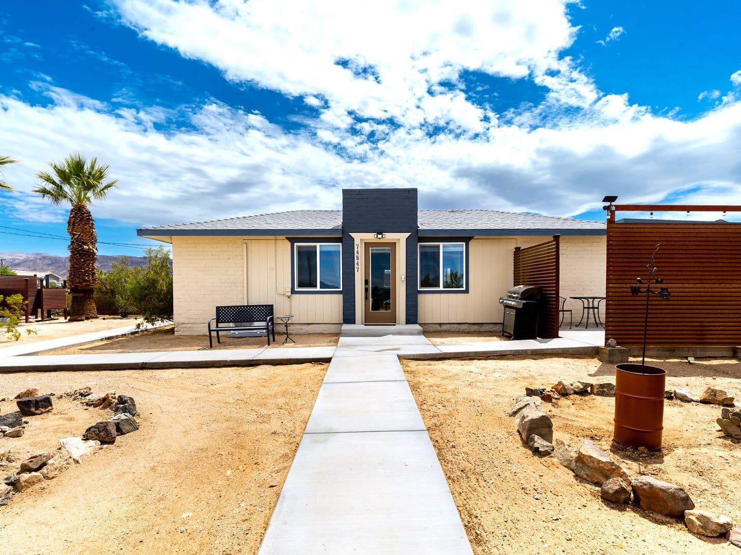 Twentynine Palms House: 74847 Twentynine Palms Hwy