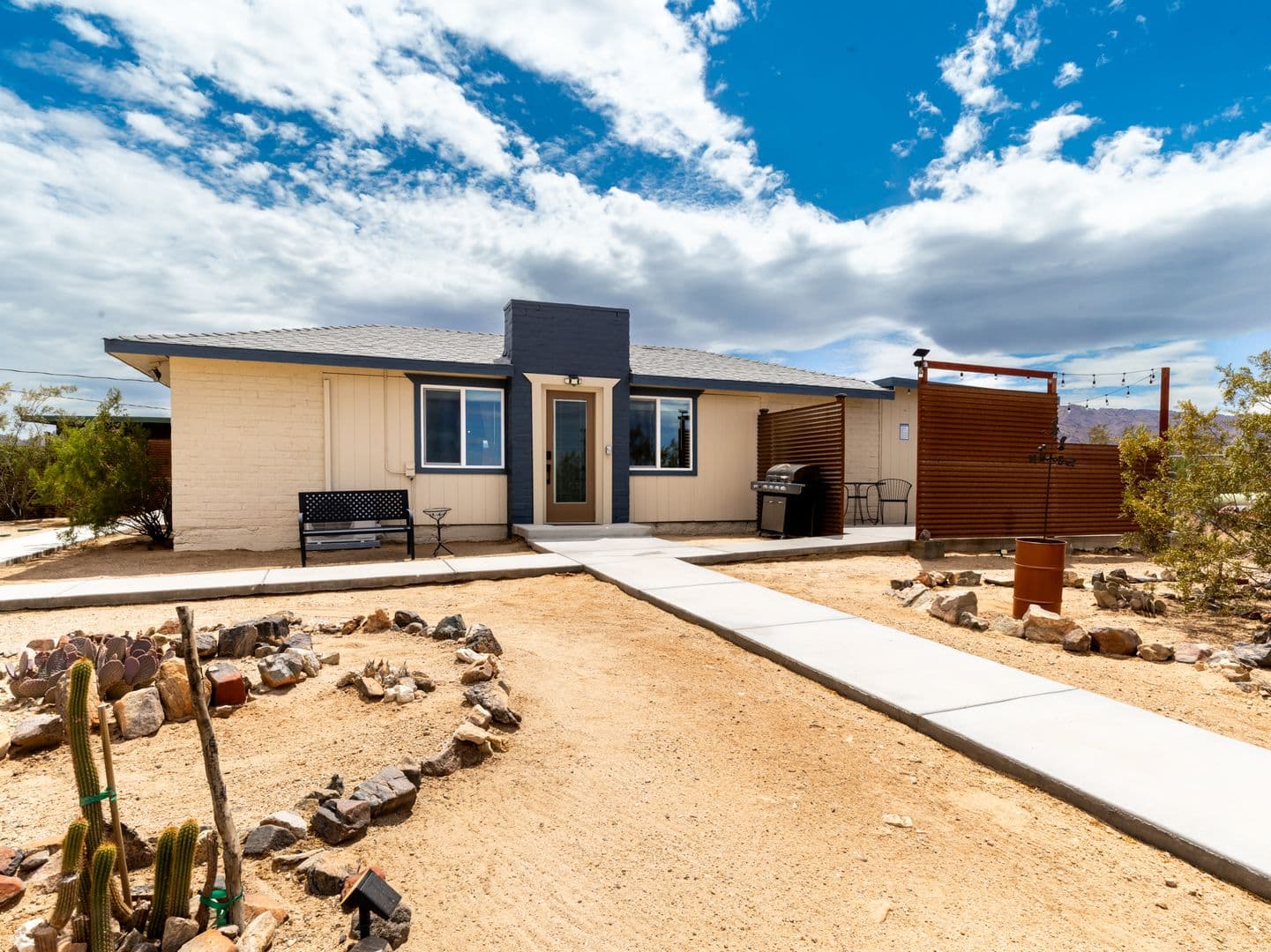 Twentynine Palms House: 74847 Twentynine Palms Hwy
