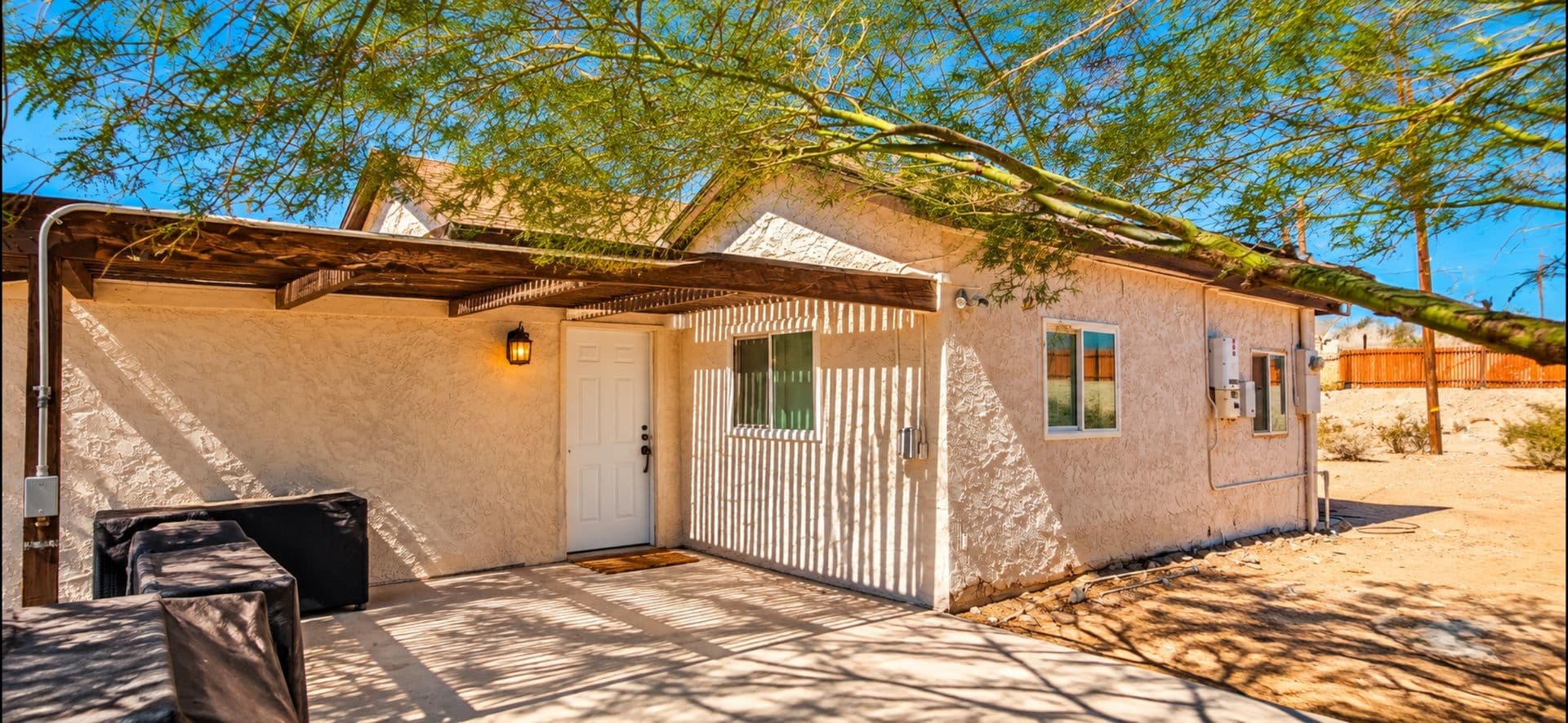 Twentynine Palms House: 2300 Bullion Mtn Rd.    (0528)