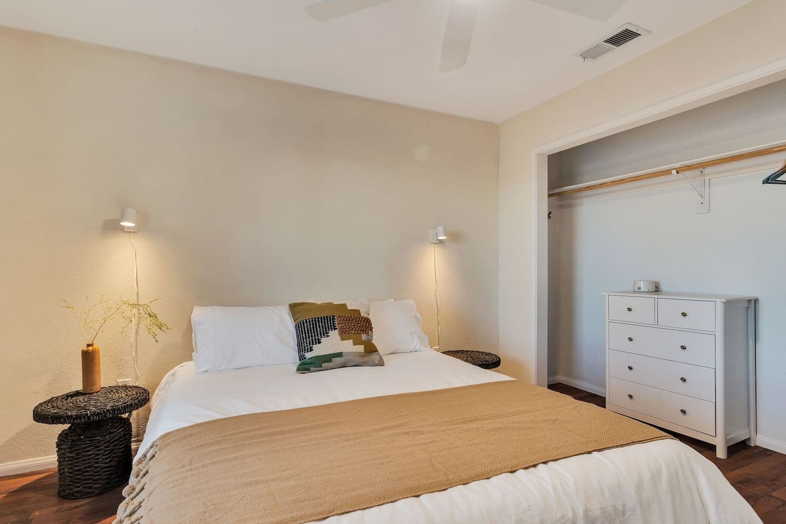 Twentynine Palms House: 75051 Saddlehorn Road
