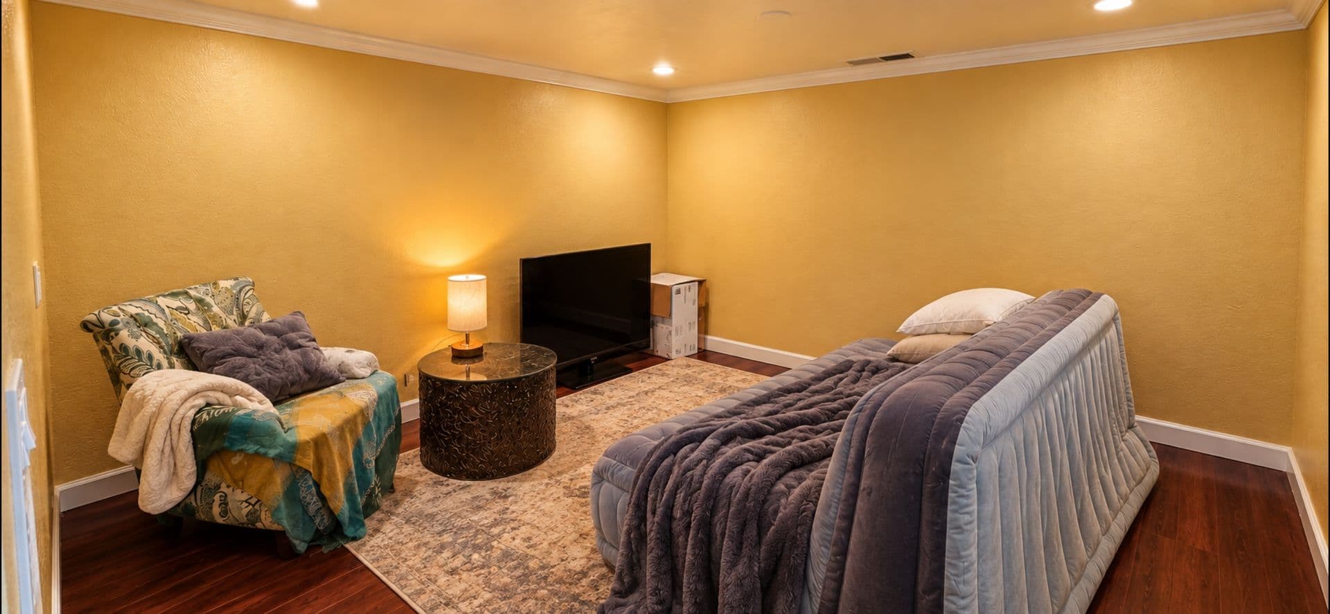 Twentynine Palms House: 2300 Bullion Mtn Rd.    (0528)