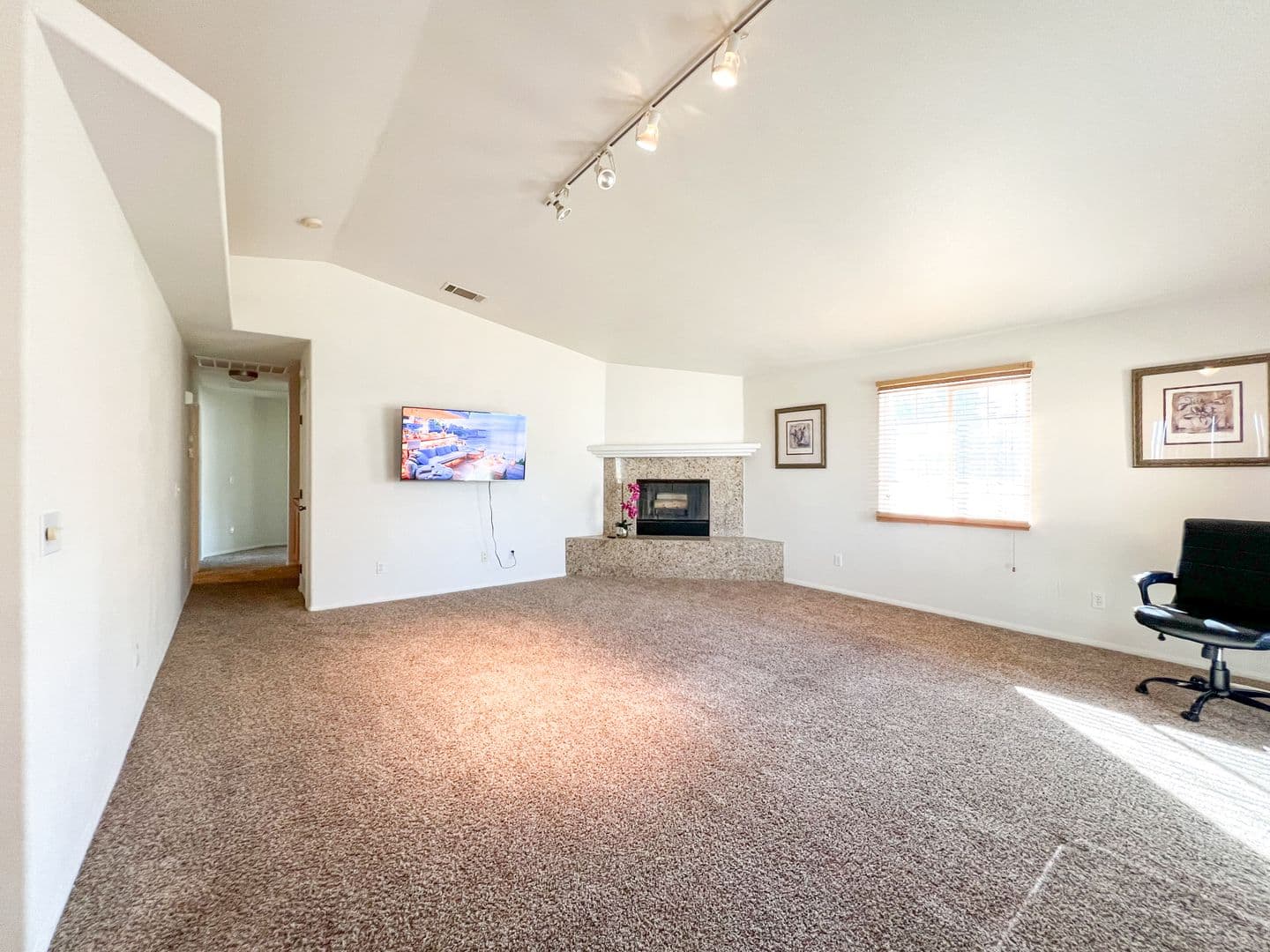 Twentynine Palms House: 6829 Quail Spring Avenue