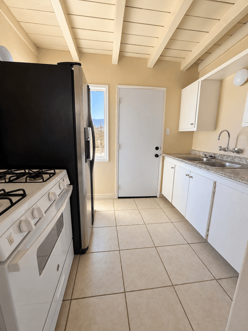 Twentynine Palms Apartment: 6637 Yucca Ave