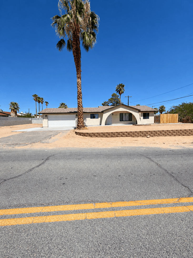 Twentynine Palms House: 71810 El Paseo Dr.