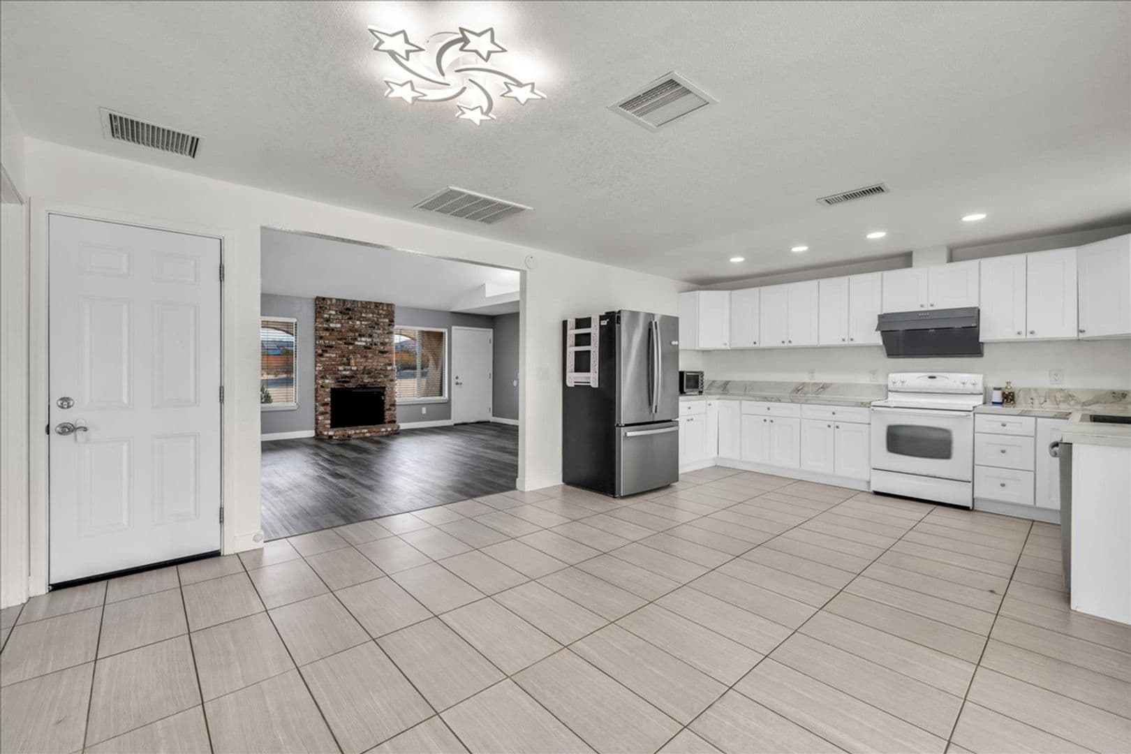 Twentynine Palms House: 6776 Quail Spring Ave