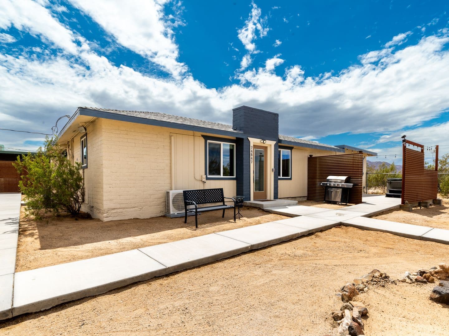 Twentynine Palms House: 74847 Twentynine Palms Hwy